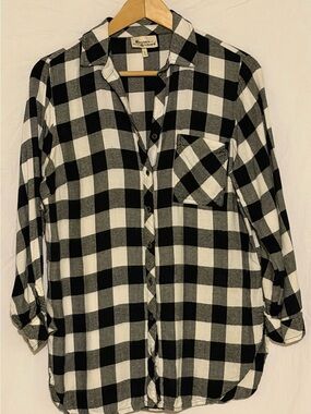Hester & Orchard Women’s Black and White Buffalo Plaid Flannel Button-Up Shirt